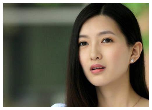 江疏影:图1好萌哦,图4与胡歌的照片