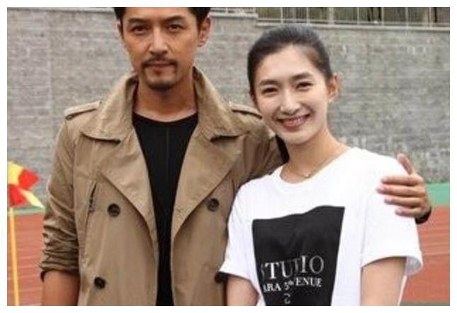 江疏影:图1好萌哦,图4与胡歌的照片