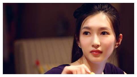 江疏影:图1好萌哦,图4与胡歌的照片