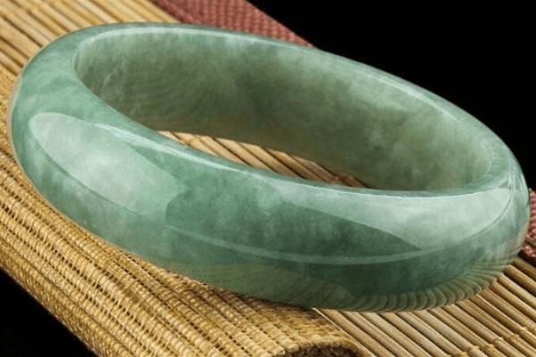 豆种翡翠有收藏价值吗 豆种翡翠是大理石吗 豆种翡翠有收藏价值吗 豆种翡翠是大理石吗