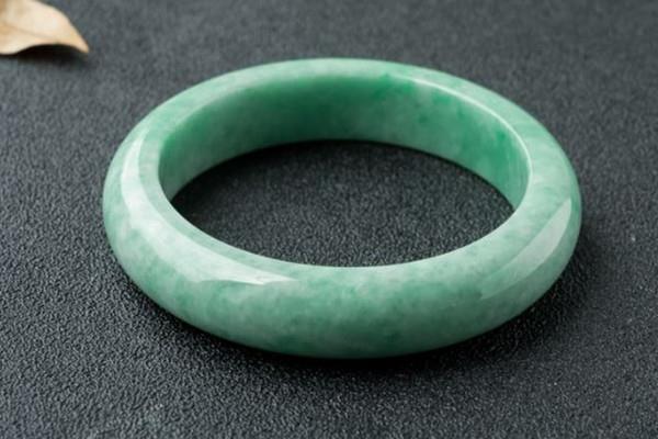 豆种翡翠有收藏价值吗 豆种翡翠是大理石吗 豆种翡翠有收藏价值吗 豆种翡翠是大理石吗