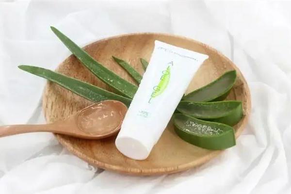 芦荟胶做手膜可以让手变白吗 芦荟胶做手膜的方法 芦荟胶做手膜可以让手变白吗 芦荟胶做手膜的方法