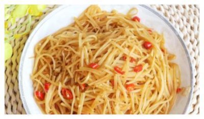 ​炒土豆丝，切记不要直接下锅，只需多加一步，酸辣过瘾还不粘锅