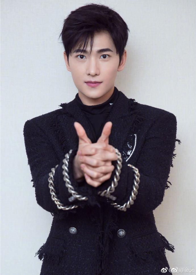 陈小春带Jasper出游,草帽出镜超可爱,杨洋清明节被网友烧纸钱