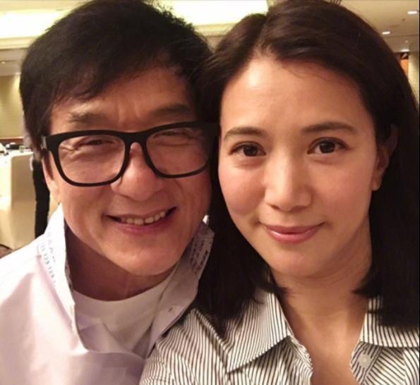 成龙记恨袁咏仪20年?曾批女方不敬业,如今已达成和解