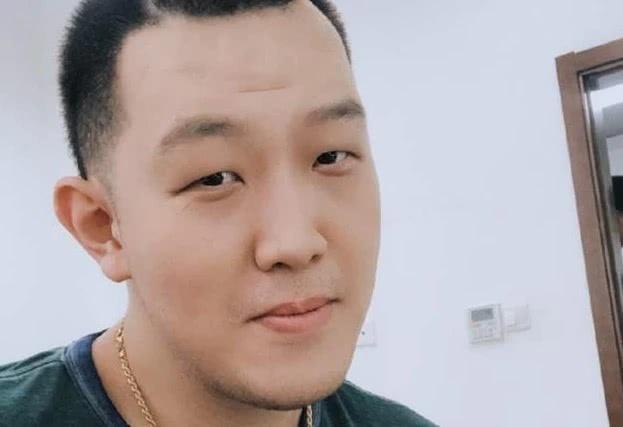 《庆余年》演员妆容有多夸张?程巨树卸妆后成小鲜肉,狼桃厉害了