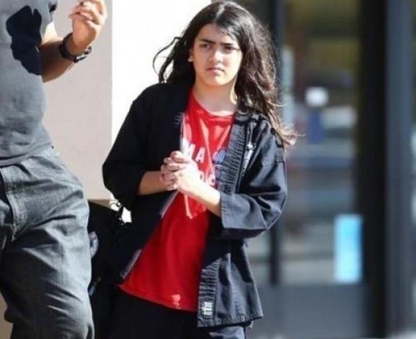 迈克尔·杰克逊儿子17岁了,轮廓鲜明五官立体,爸爸基因太强大