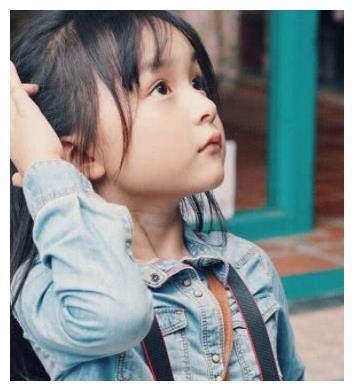 本以为刘楚恬够美了，直到看见了10岁的王亭文，萌到心坎里！