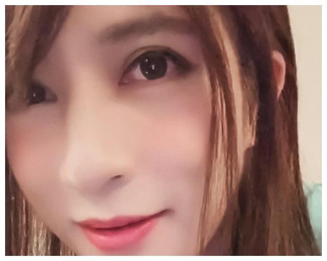 薛之谦女装成热门话题,美艳娇羞,网友:罗志祥女装地位不保