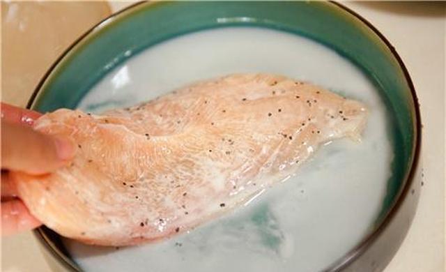 香酥大脸鸡排的自制教程，外酥里嫩，香味可口，不用出去排队买了