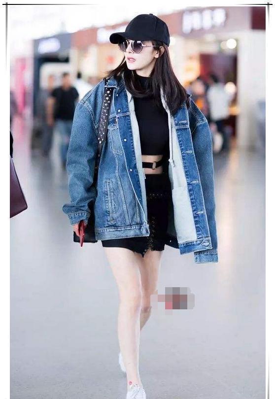 杨幂生图曝光脸部浮肿又僵硬，32岁的年龄42的脸