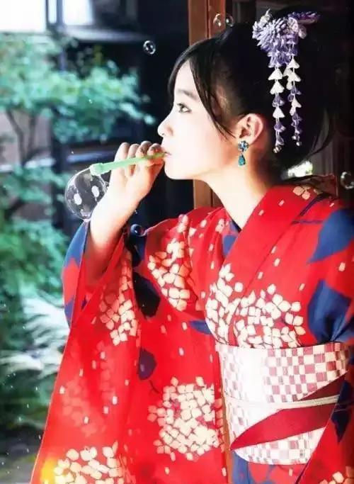 日本美女人体摄影:身穿和服的日本美女图片集