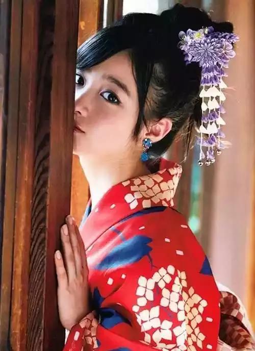 日本美女人体摄影:身穿和服的日本美女图片集