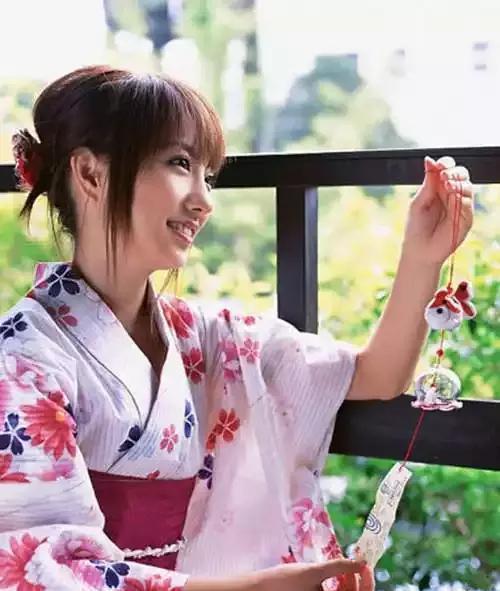 日本美女人体摄影:身穿和服的日本美女图片集