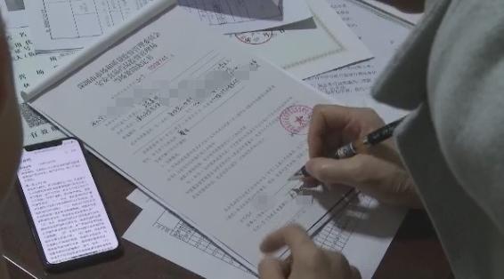 妻子“月子中心”坐月子,饭菜天天“吃到虫”!丈夫看不下去了!