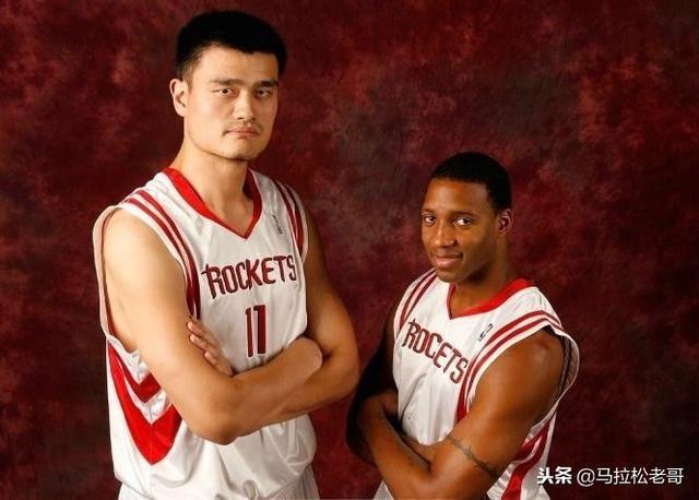 姚明8岁女儿身高接近1米6,到2米26姚明的腰部,美国国籍引争论!