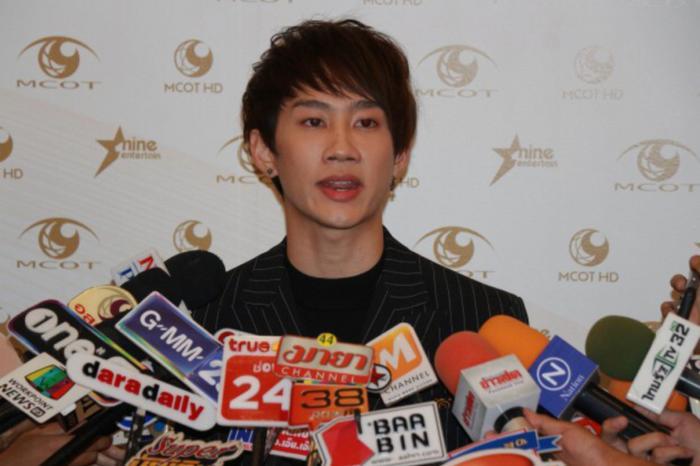 凭泰剧为爱所困爆红的20岁泰国偶像Captain的前女友被爆怀有身孕