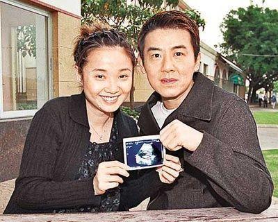 演《西游记》红孩儿走红,曾被袁咏仪横刀夺爱,如今生活幸福美满