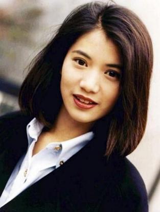 演《西游记》红孩儿走红,曾被袁咏仪横刀夺爱,如今生活幸福美满