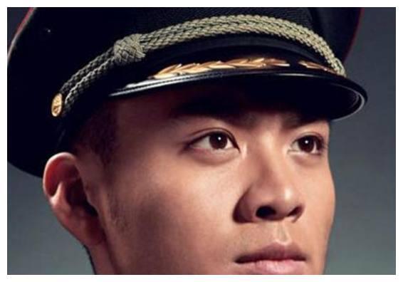 曾是众男性心中女神,51岁不打针不整容,夫妻恩爱20年成模范