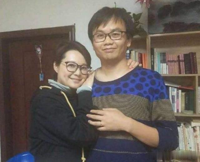 袁立和3婚老公频频秀恩爱,男方财力不如她,被曝住在贫民区?
