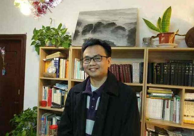 袁立和3婚老公频频秀恩爱,男方财力不如她,被曝住在贫民区?