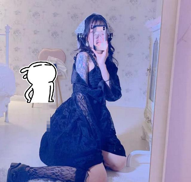 黑尾酱私密照疯传,“少女袜”+“蕾丝裙”,李诞提刀来的路上