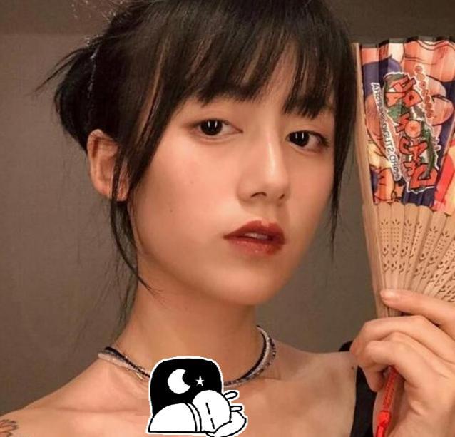 黑尾酱私密照疯传,“少女袜”+“蕾丝裙”,李诞提刀来的路上