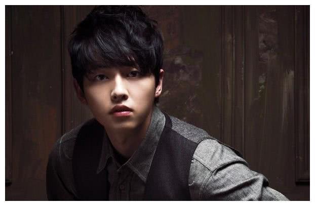 国民老公宋仲基妹妹照片曝光,样貌平平非常路人