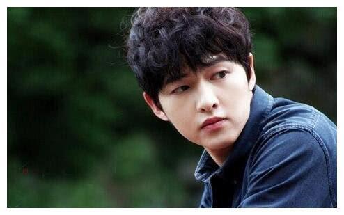 国民老公宋仲基妹妹照片曝光,样貌平平非常路人