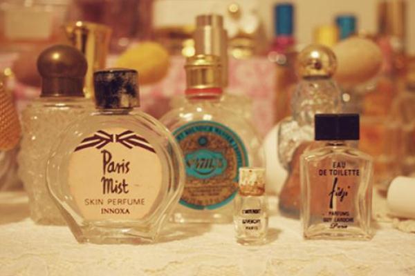 香水对皮肤有害吗 香薰可以当香水喷吗 香水对皮肤有害吗 香薰可以当香水喷吗