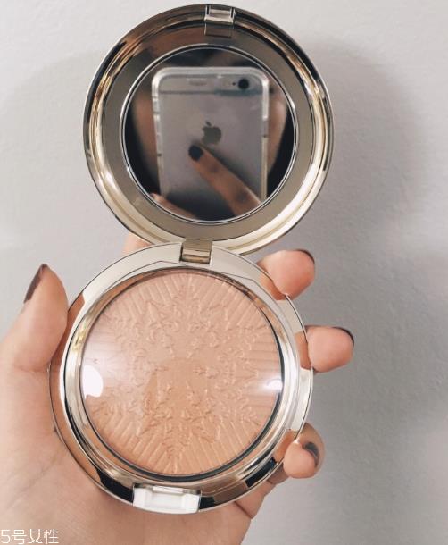 珠光粉饼怎么用法 立体脸独家秘笈 珠光粉饼怎么用法 立体脸独家秘笈
