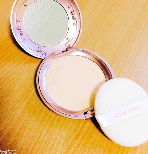 珠光粉饼怎么用法 立体脸独家秘笈 珠光粉饼怎么用法 立体脸独家秘笈