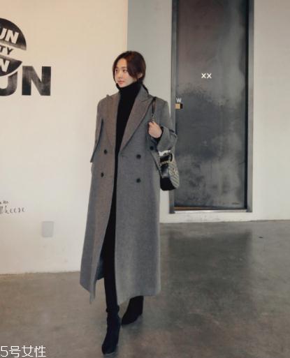 深灰色大衣怎么搭配?极致低调的时髦 深灰色大衣怎么搭配?极致低调的时髦