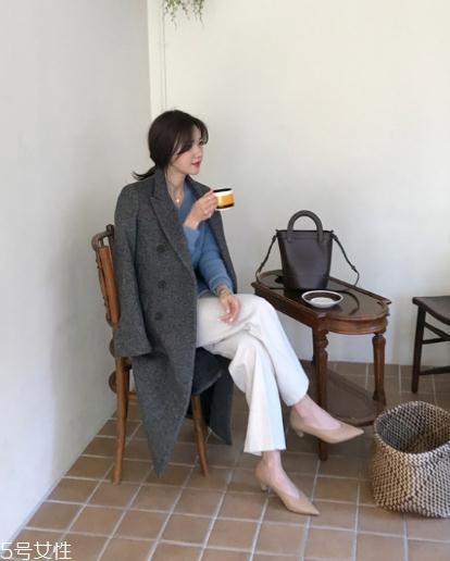 深灰色大衣怎么搭配?极致低调的时髦 深灰色大衣怎么搭配?极致低调的时髦