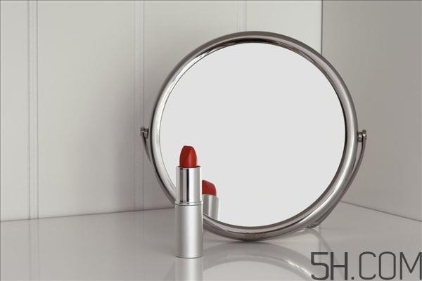 天天涂口红对身体有什么危害吗 天天涂口红对身体有什么危害吗