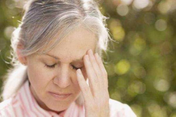 白头发一般多少岁开始长 白头发能恢复吗 白头发一般多少岁开始长 白头发能恢复吗