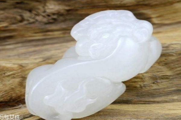 白玉是一种什么玉呢 白玉有什么作用呢 白玉是一种什么玉呢 白玉有什么作用呢