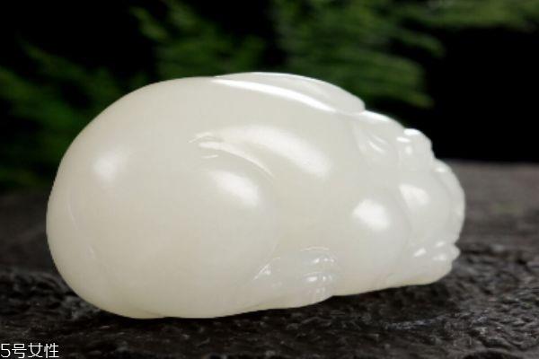 白玉是一种什么玉呢 白玉有什么作用呢 白玉是一种什么玉呢 白玉有什么作用呢