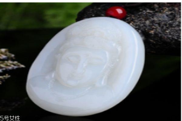 白玉是一种什么玉呢 白玉有什么作用呢 白玉是一种什么玉呢 白玉有什么作用呢