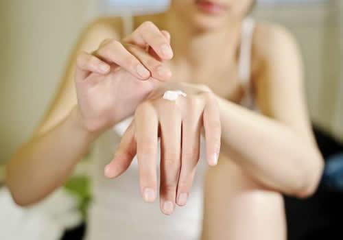 护手霜是酸性还是碱性 护肤品碱性好还是酸性好