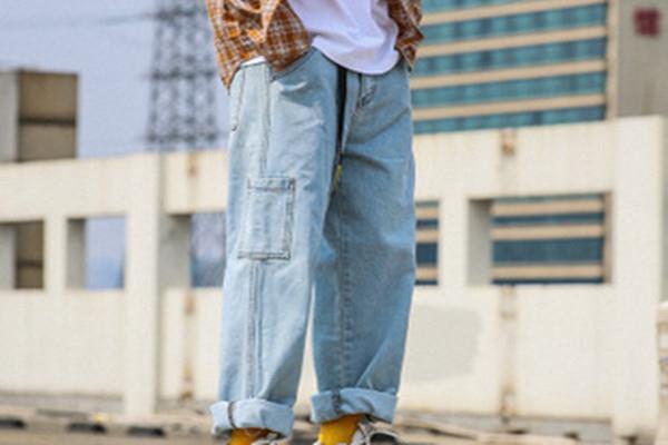 男生直筒牛仔裤怎么搭配 男生直筒牛仔裤的搭配方法 男生直筒牛仔裤怎么搭配 男生直筒牛仔裤的搭配方法