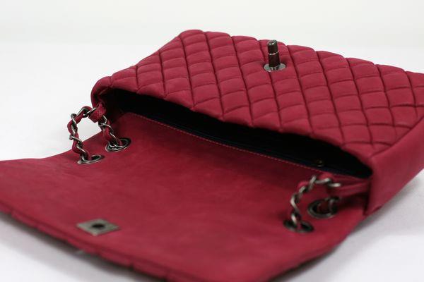 红色包包怎么搭配衣服 红色包包百搭吗 红色包包怎么搭配衣服 红色包包百搭吗