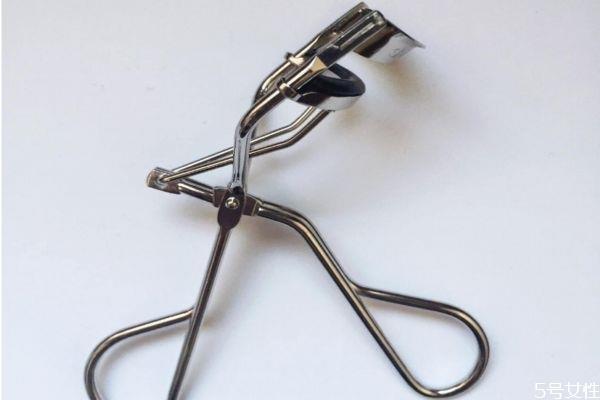 suqqu睫毛夹和植村秀哪个好 植村秀睫毛夹和suqqu对比 suqqu睫毛夹和植村秀哪个好 植村秀睫毛夹和suqqu对比