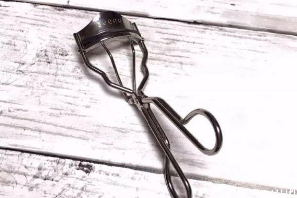 suqqu睫毛夹和植村秀哪个好 植村秀睫毛夹和suqqu对比 suqqu睫毛夹和植村秀哪个好 植村秀睫毛夹和suqqu对比