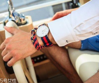 kjp手链怎么绕 时髦混搭新技巧 kjp手链怎么绕 时髦混搭新技巧