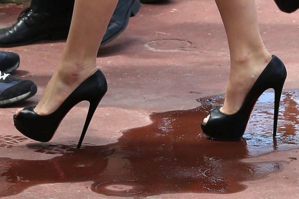 怎么穿高跟鞋不累脚 脚跟鞋怎么穿好看