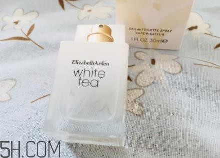 雅顿白茶香水和绿茶香水哪个好闻？