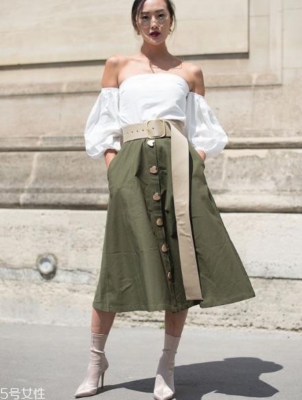 一字肩配什么裙子 夏日甜美范儿 一字肩配什么裙子 夏日甜美范儿