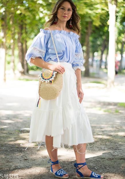 一字肩配什么裙子 夏日甜美范儿 一字肩配什么裙子 夏日甜美范儿